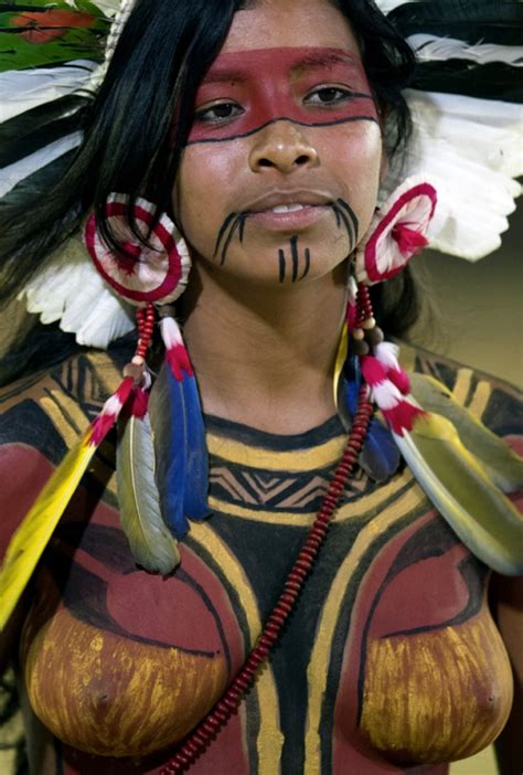 Mujeres indijenas desnudas
